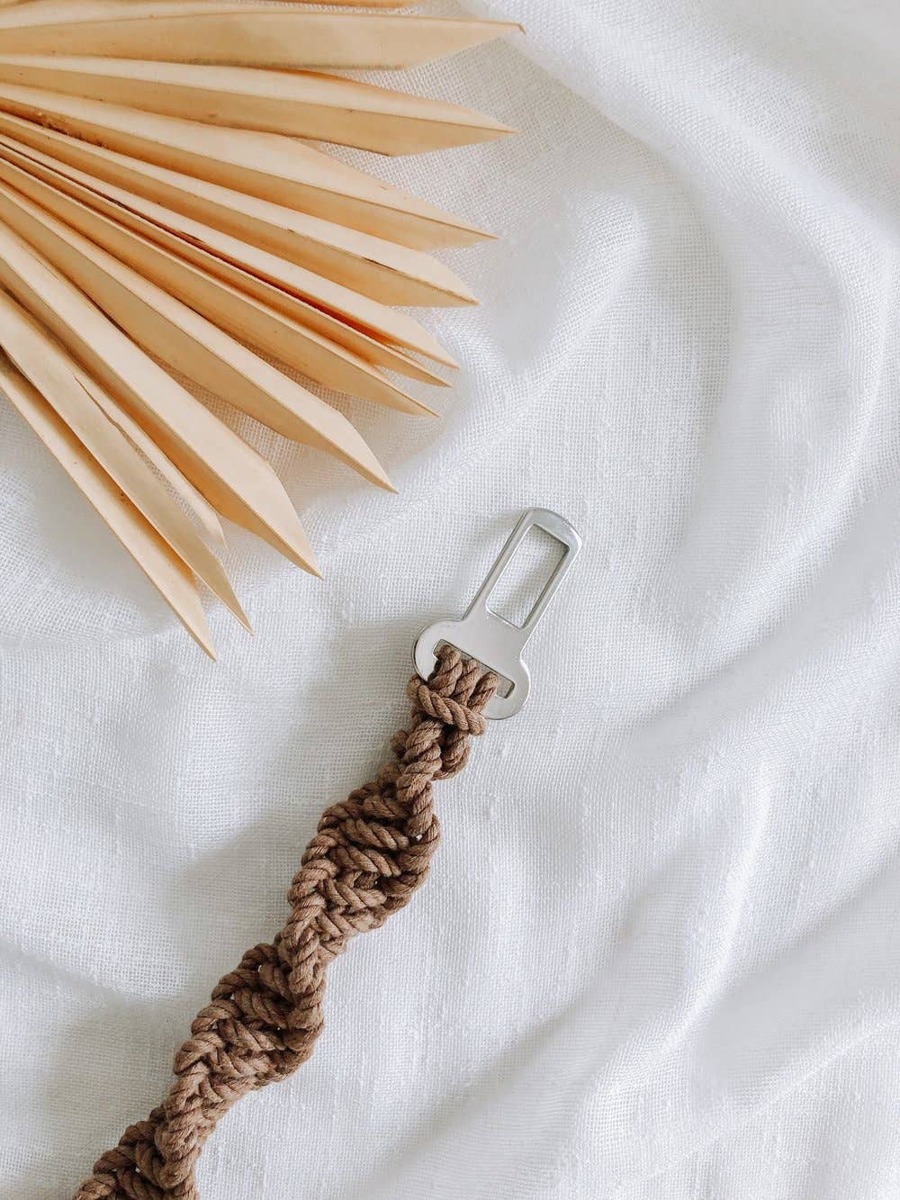 EMBER & IVORY - Macrame Dog Seat Belt / Car Restraint - Java Rope: Spiral Knot / Medium (24")