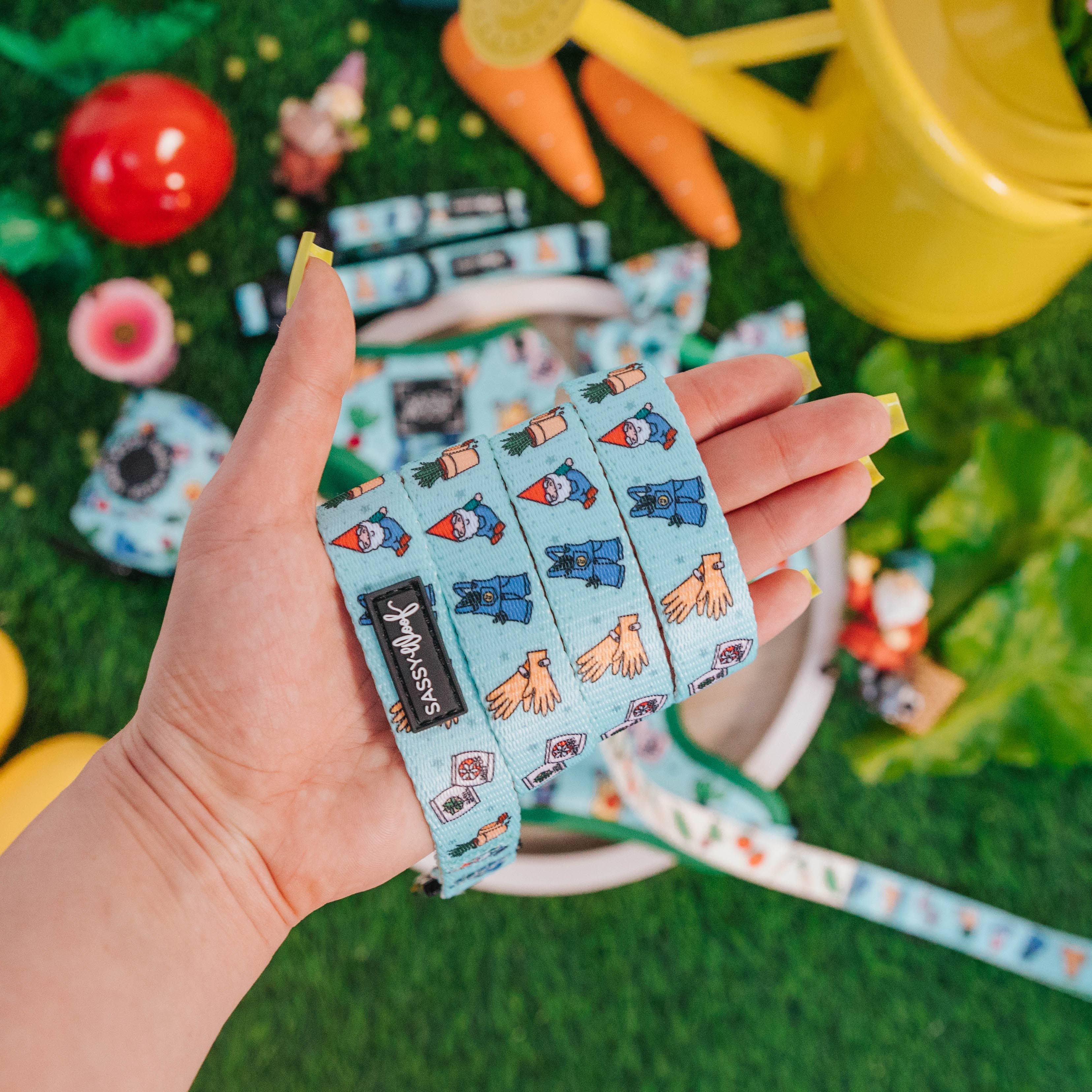 SASSY WOOF - Dog Leash - Chillin with my Gnomies