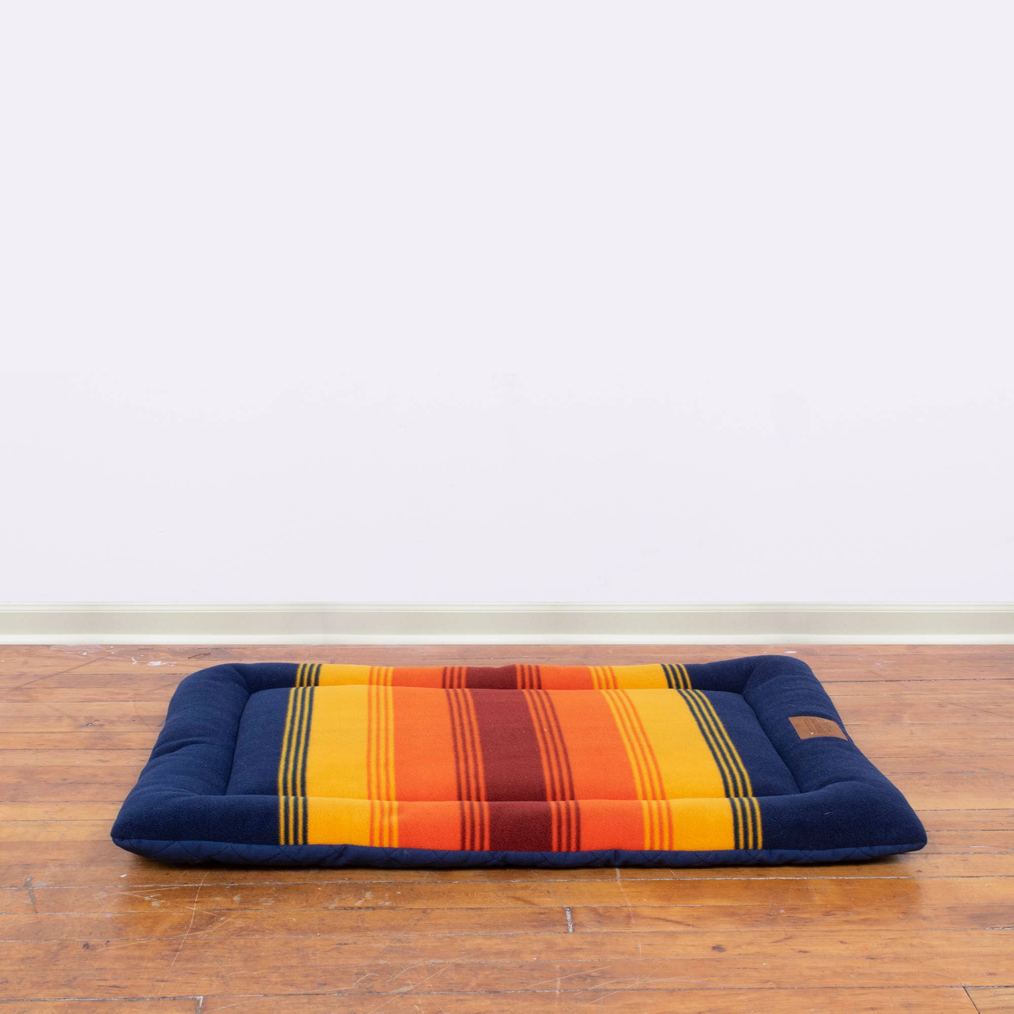 Pendleton Pet National Park Comfort Cushion Padded Dog Bed: Md / Crater Lake