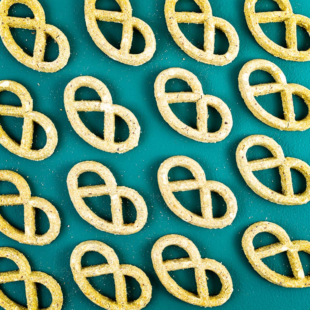 Winnie Lou - The Canine Co. - Greens & Cheddar Pretzels