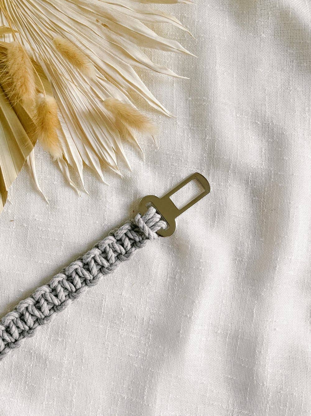 EMBER & IVORY - Macrame Dog Seat Belt / Car Restraint - Gray Rope: Square Knot / Medium (24")