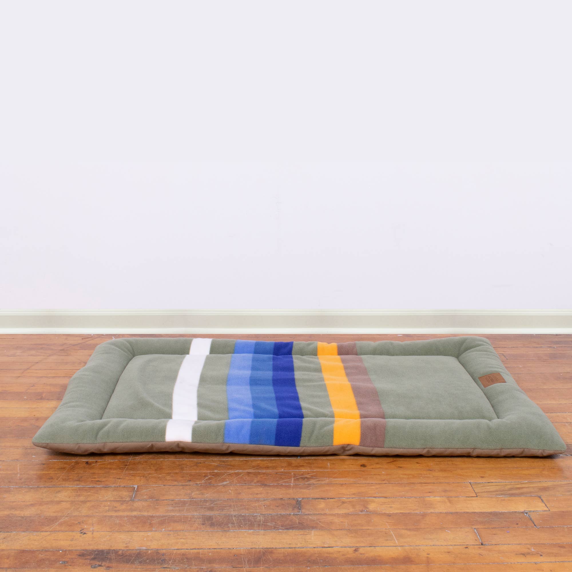 Pendleton Pet National Park Comfort Cushion Padded Dog Bed: Md / Crater Lake