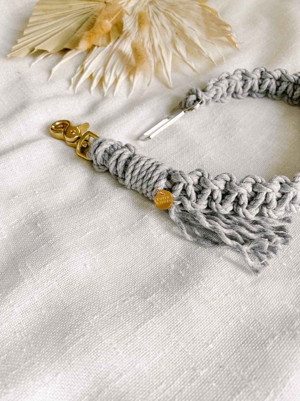 EMBER & IVORY - Macrame Dog Seat Belt / Car Restraint - Gray Rope: Square Knot / Small (18")
