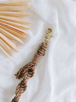 EMBER & IVORY - Macrame Dog Seat Belt / Car Restraint - Java Rope: Spiral Knot / Small (18")