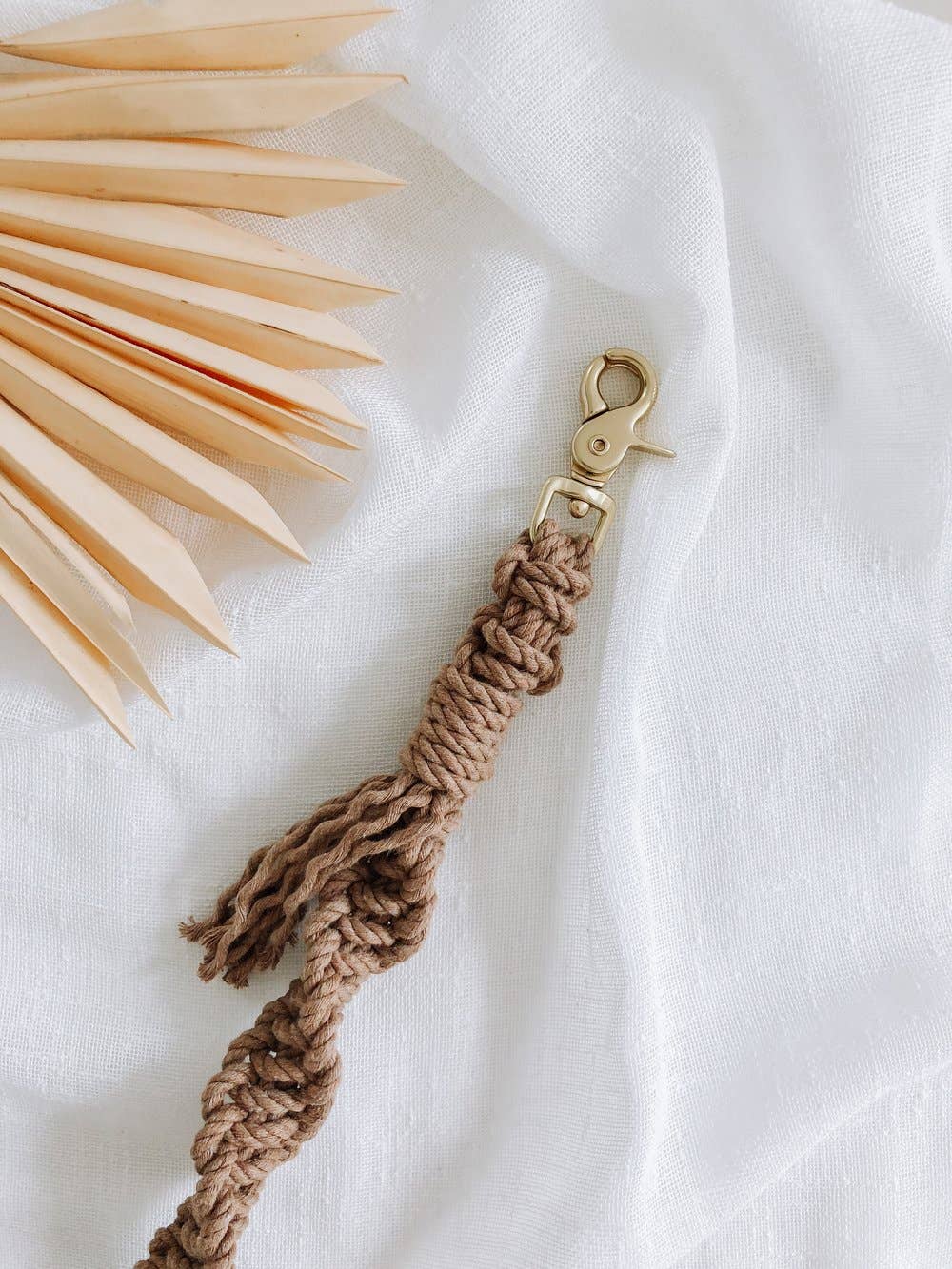 EMBER & IVORY - Macrame Dog Seat Belt / Car Restraint - Java Rope: Spiral Knot / Large (30")