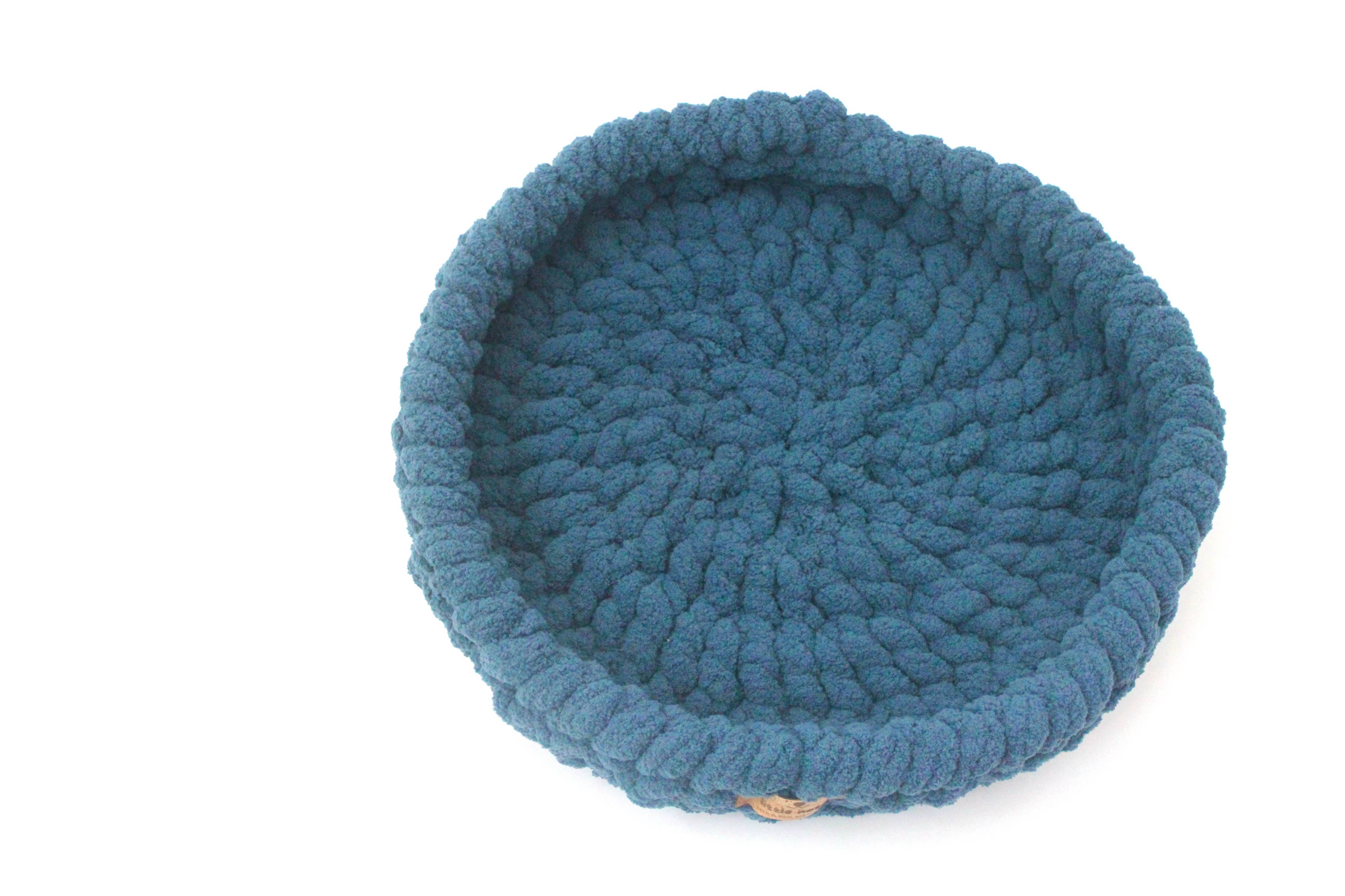 Plush ocean blue pet bed: Small