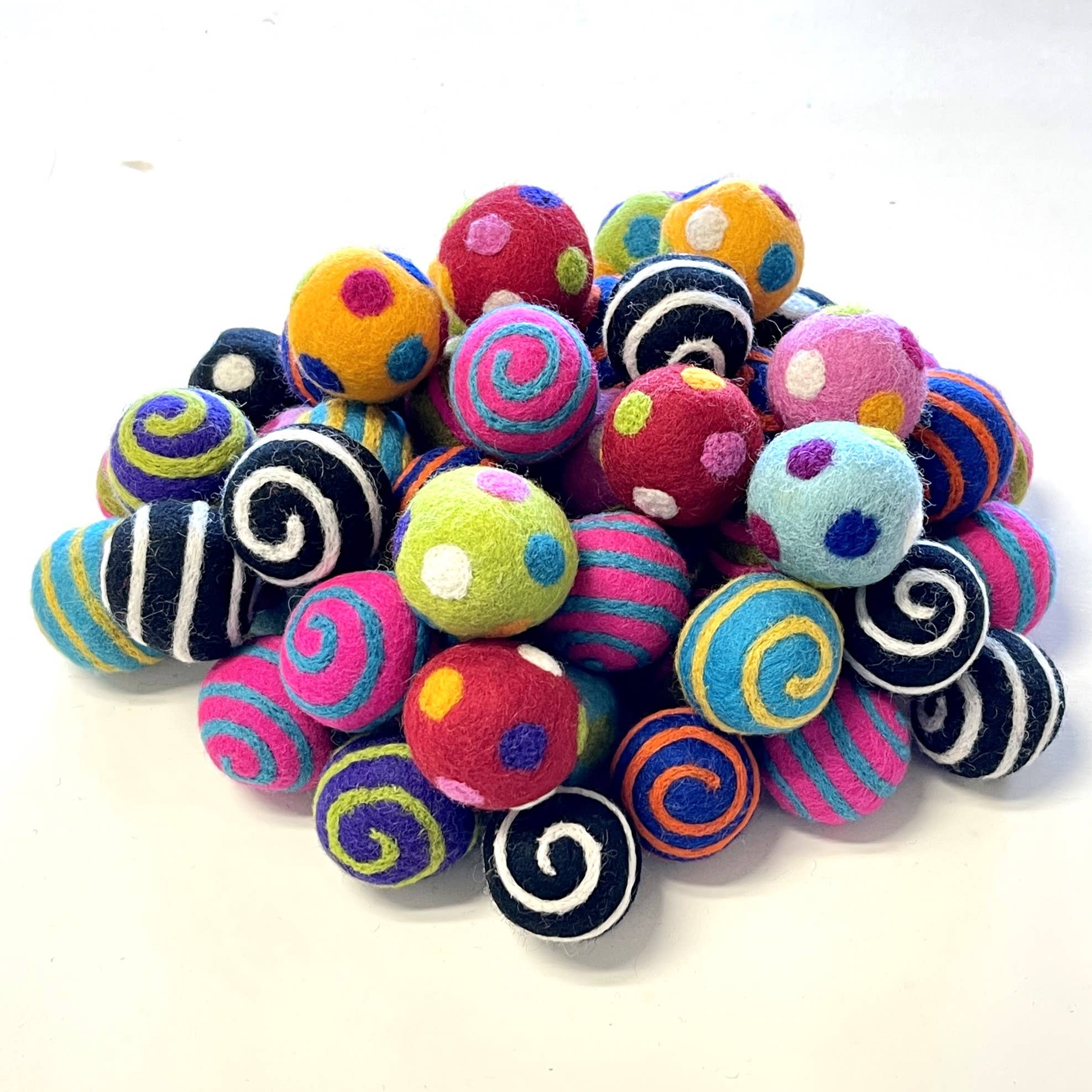 1.5 Ball Wool Pet Toy - 80 Asst. Counter Display