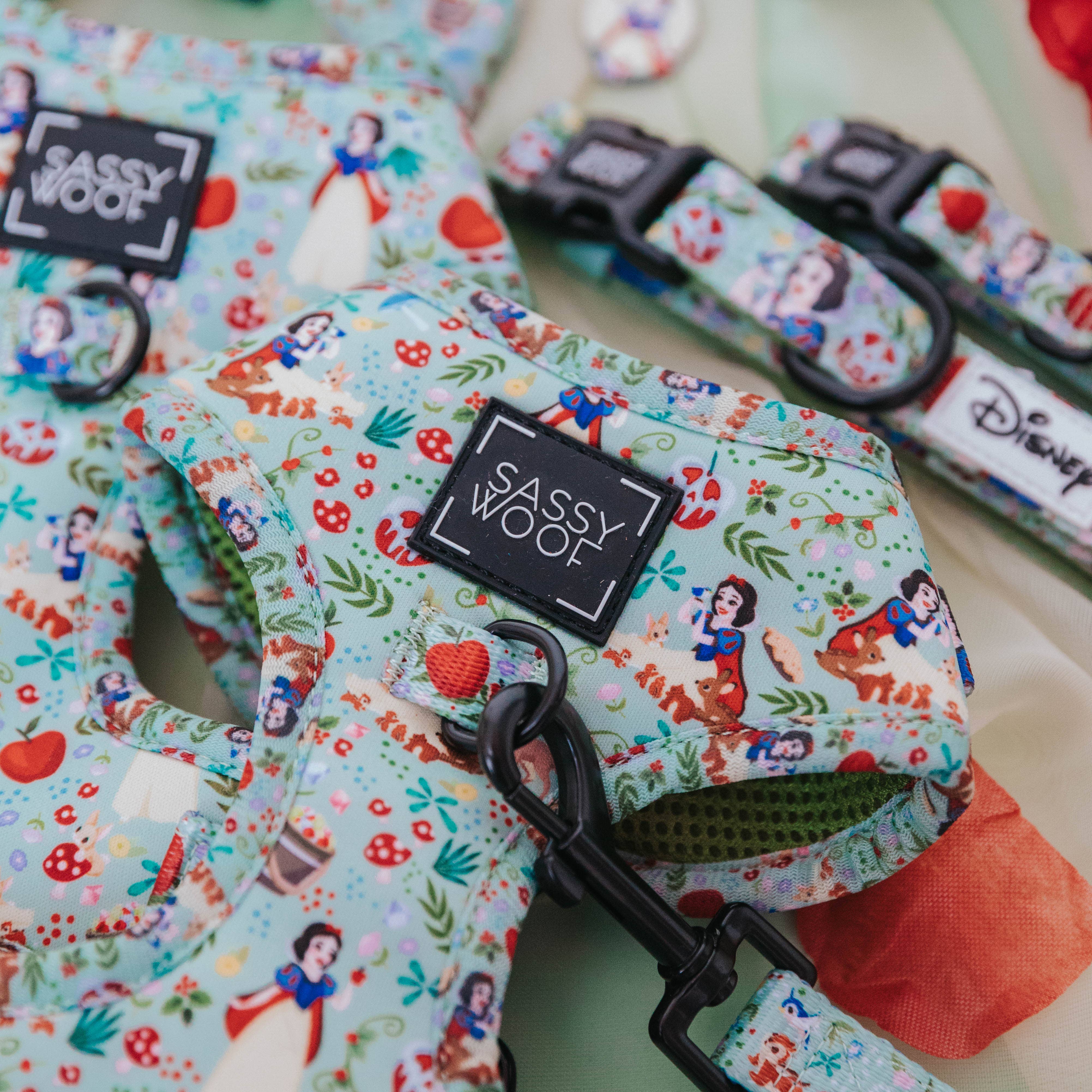 SASSY WOOF - Dog Adjustable Harness - Disney's Snow White: Medium