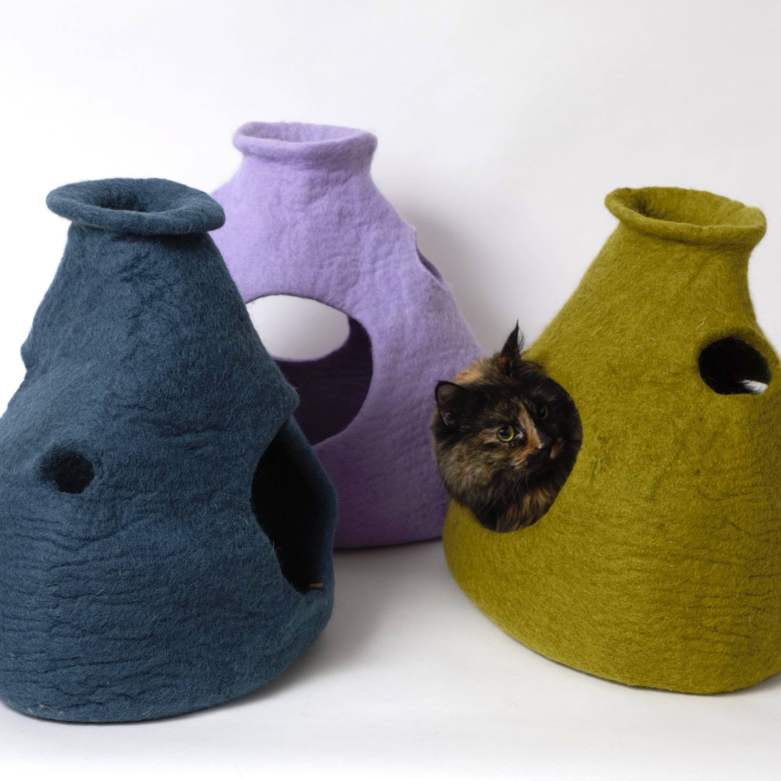 Dharma Dog Karma Cat - Purr - a - Boo Wool Pet Cave: Purple