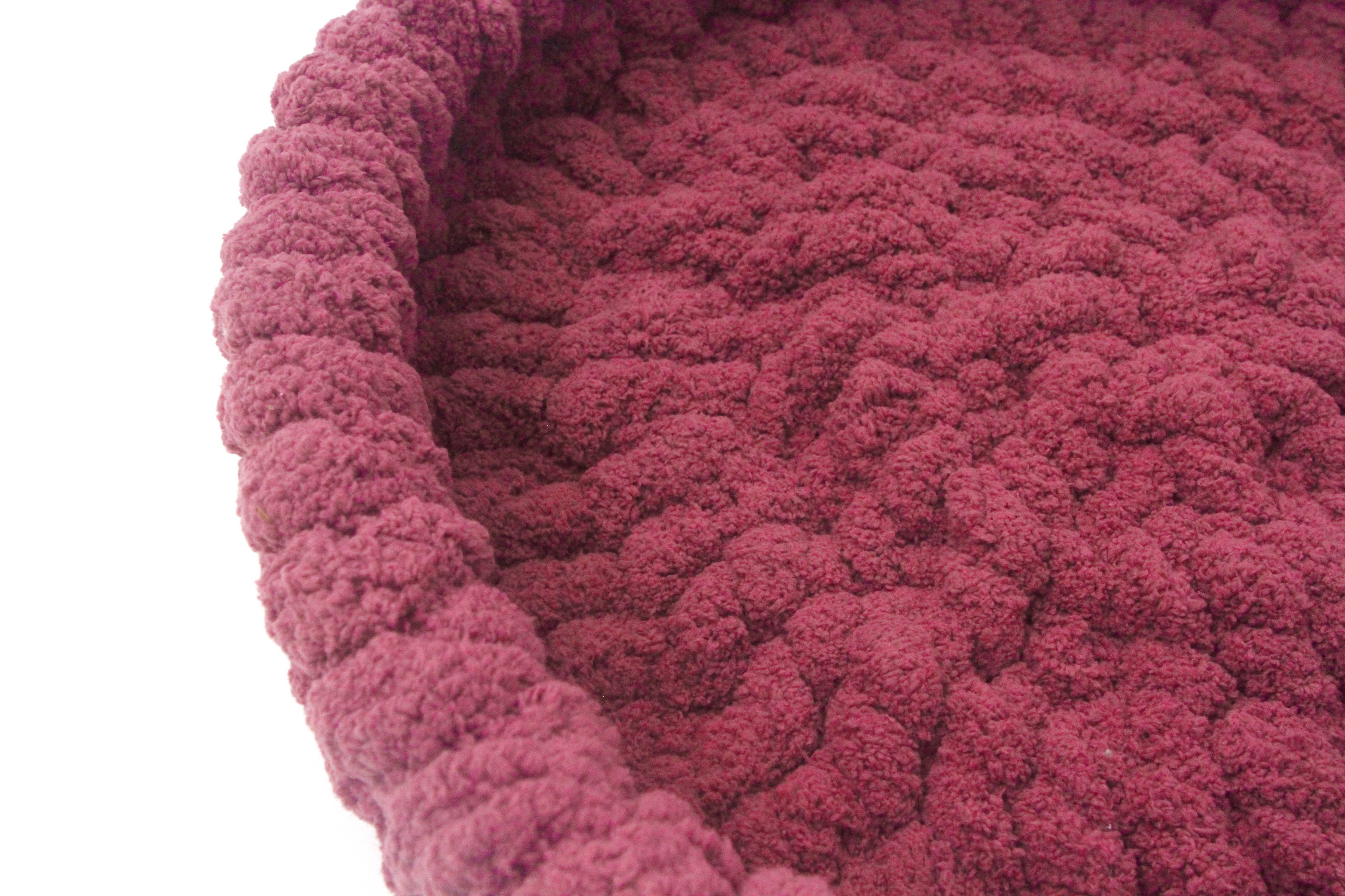 Plush dark pink pet bed: Medium