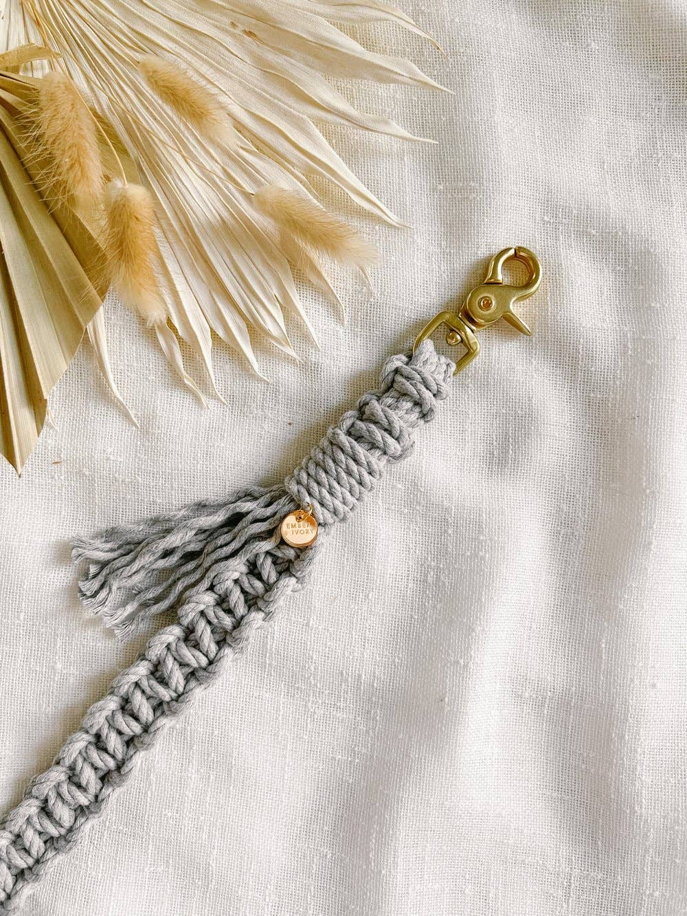 EMBER & IVORY - Macrame Dog Seat Belt / Car Restraint - Gray Rope: Square Knot / Medium (24")