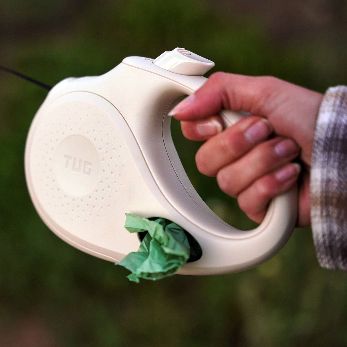 Tug Pet Products - TUG Retractable Dog Leash with Integrated Dispenser: Black / Large